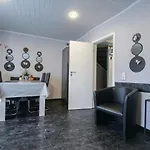 Modern Mitten In Der Stadt Und Doch Sehr Ruhig 2 Minuten Zu Therme Appartement *