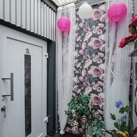 Modern Mitten In Der Stadt Und Doch Sehr Ruhig 2 Minuten Zu Therme * バート・エムス