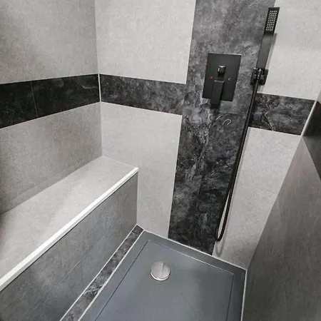 Modern Mitten In Der Stadt Und Doch Sehr Ruhig 2 Minuten Zu Therme *