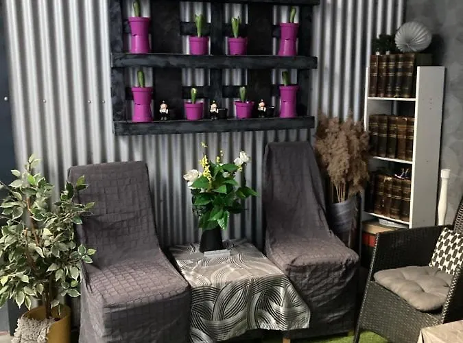 Modern Mitten In Der Stadt Und Doch Sehr Ruhig 2 Minuten Zu Therme Apartment *