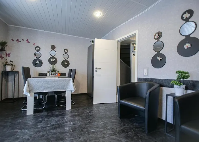 Modern Mitten In Der Stadt Und Doch Sehr Ruhig 2 Minuten Zu Therme Apartamento *